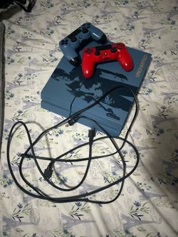 limited PS4 UNCHARTED PS4 and 2 controllers