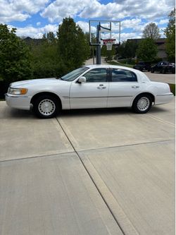 2000 Lincoln Town Car