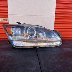 12 -13 LEXUS CT200H RIGHT PASSENGER HEADLIGHT  OEM 