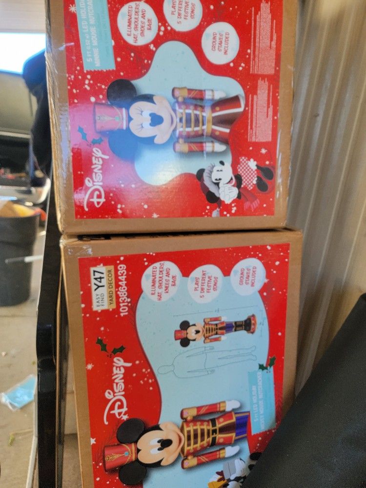 Minnie & Mickey Mouse
Nutcracker