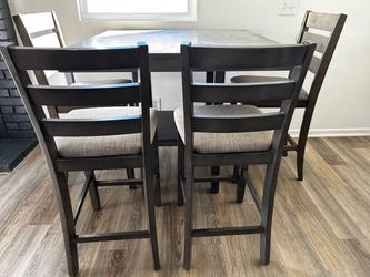 Dining kitchen table and chairs