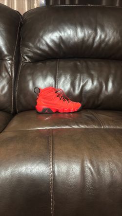 Jordan 9 Chile Red Size 5Y