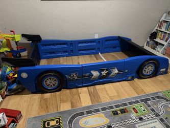 Twin car bed