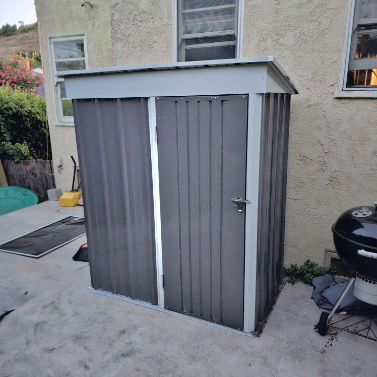 Metal Storage Shed, 5ft x 3ft, good condition