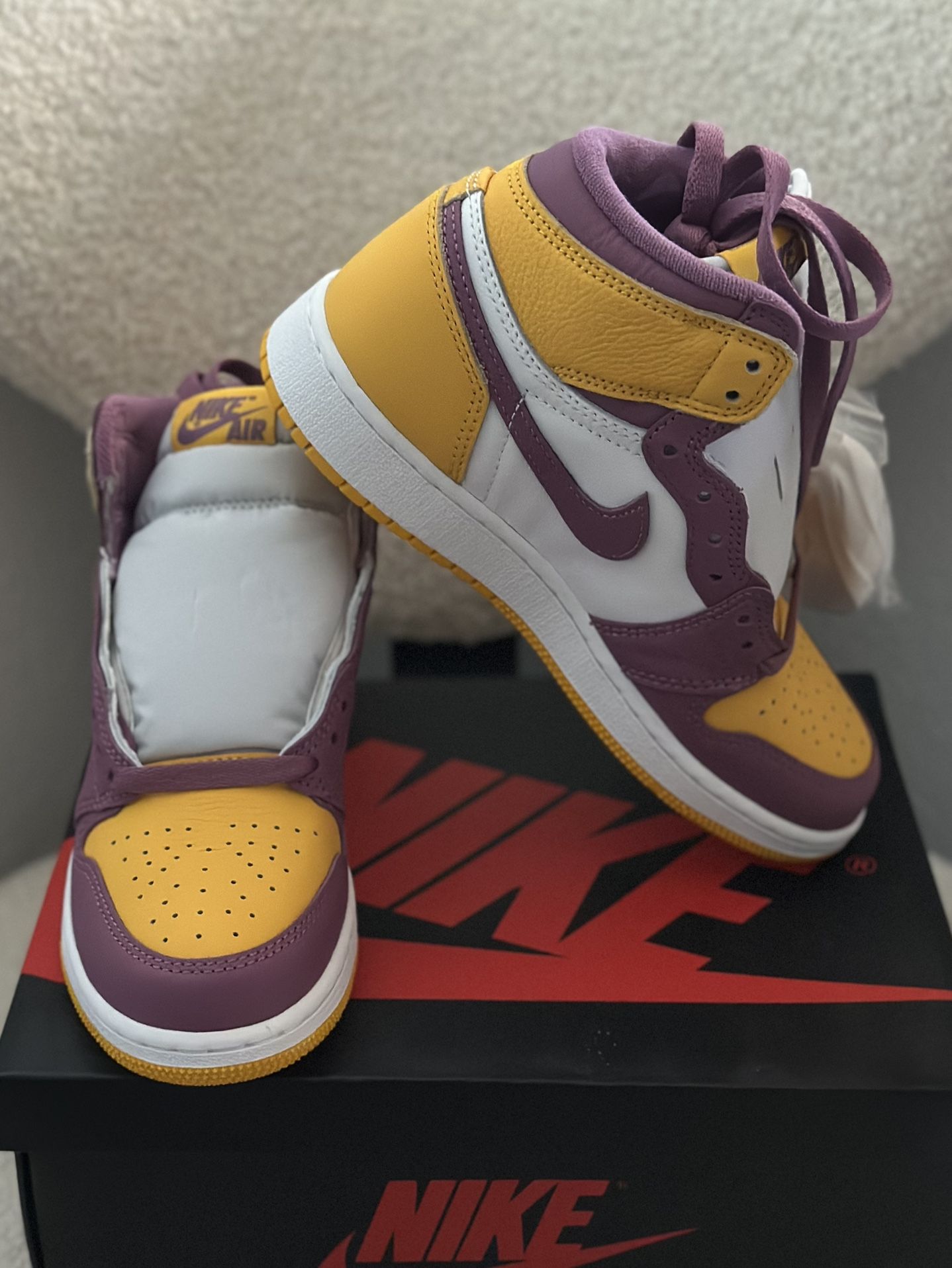 Air Jordan 1 Retro High OG “Brotherhood” – Size 4Y (GS)