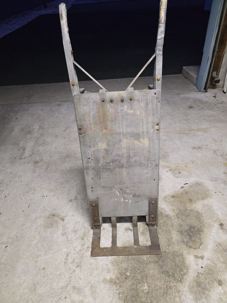 HEAVY DUTY HAND TRUCK.  