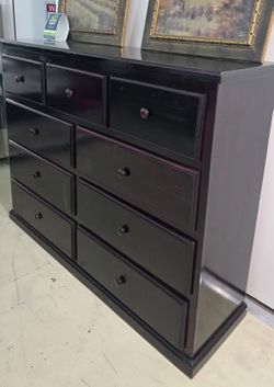 Nine drawers dresser