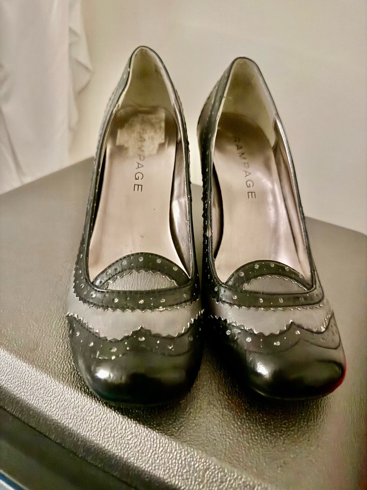 Black and gray pump