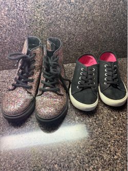Used girls shoes 1 free