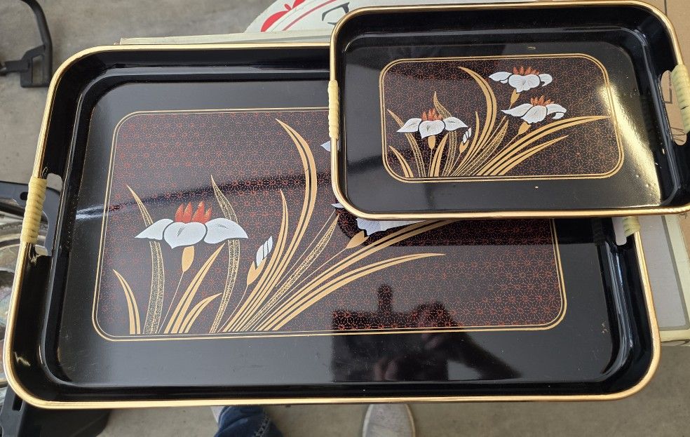 Vintage Japanese Lacquered Serving Tray Nesting Ser