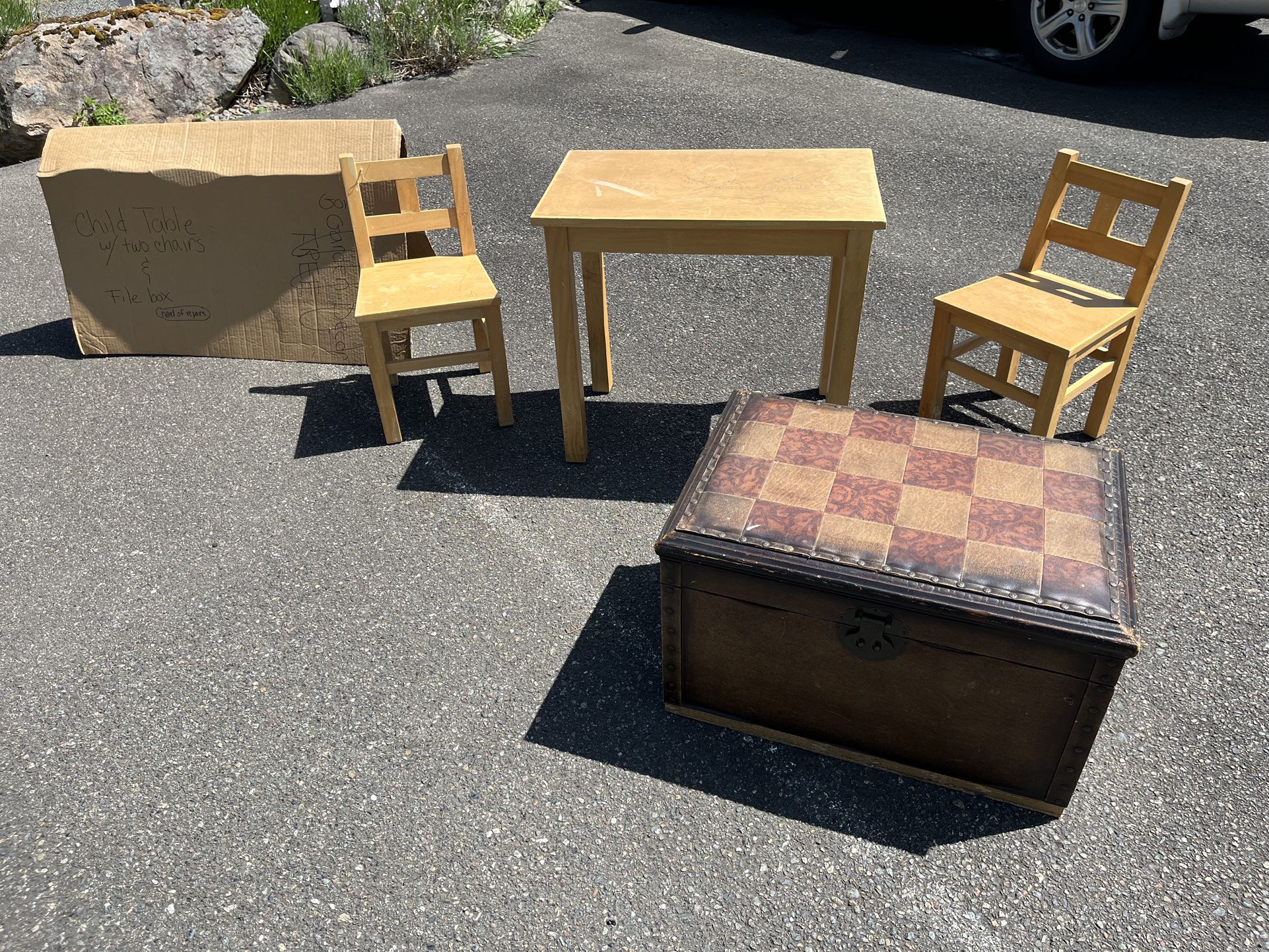 FREE CHILD’S TABLE & TWO CHAIRS