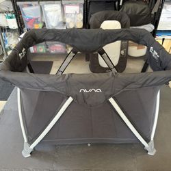 Nuna SENA™ Aire Playard & Changer Caviar 