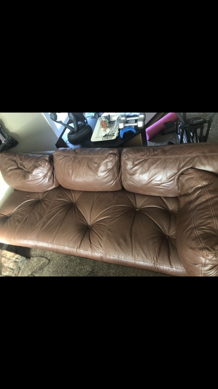 FREE COUCH SET!! MUST PICK UP TODAY