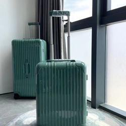  Rimowa Essential Luggage Pine Green 21"