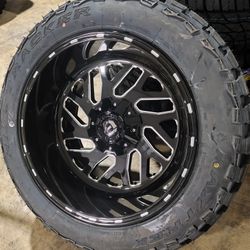 20x12 Fuel 6x135 Or 6x139 With 33 12 50 20 Max Trek 