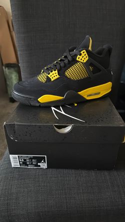 Air Jordan 4 Retro size 9.5