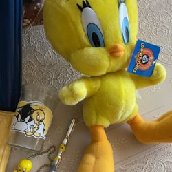 Tweety Bird Collectible 4 Pc Lot - Tweety Welch’s Glass + Fan/light Pull + 12” plush + Pen- Vtg 1990