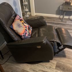 Havertys leather Metro chair