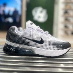 NIKE AIR MAX SIZE 10