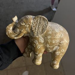 Big Elephant 