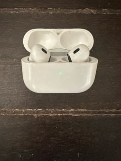 Apple AirPods Pro (2nd Generation) – Great Condition – Missing Ear Tips