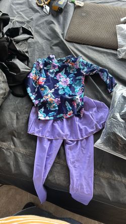 Girls swimsuit