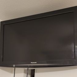 32” Panasonic TV With Wall Mount