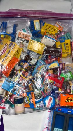 Zuru 5 Surprise Mini Brands! Series 3 Mini Mart! Playset