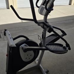 "Pro-Form 600 LE" Eliptical Exercise Machine