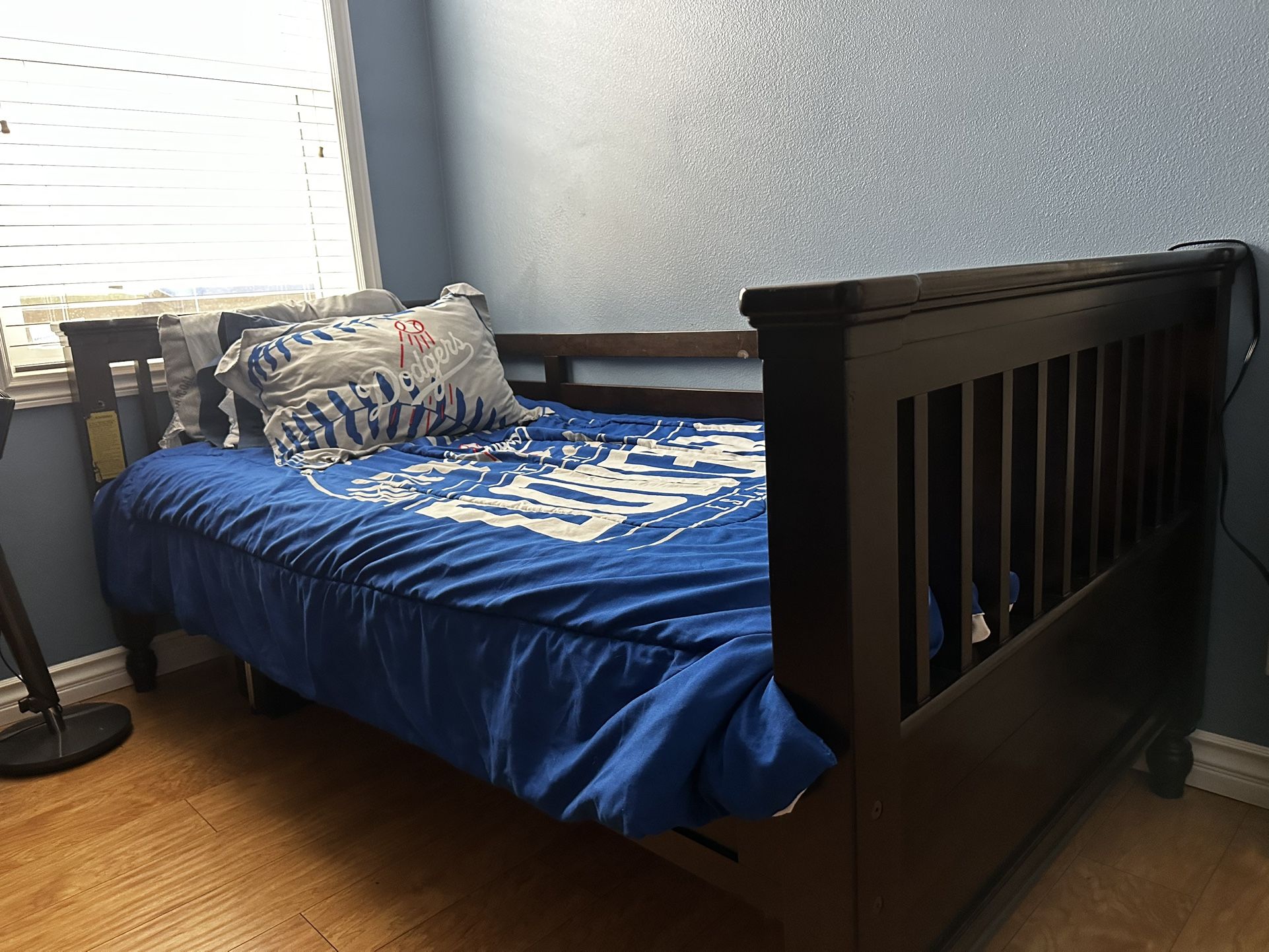 Twin bed