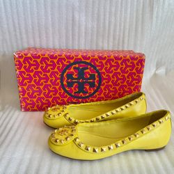 Shoes : Tory Burch