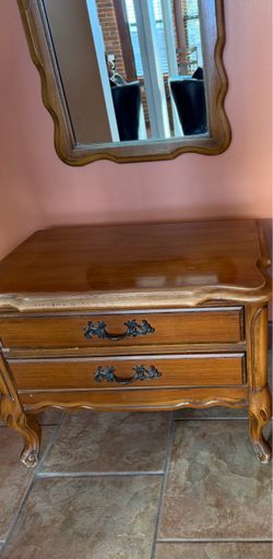 Vintage Mirror w night stand