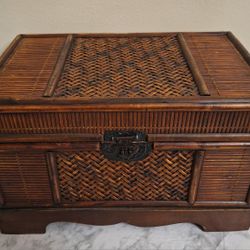 VINTAGE BROWN WOOD WICKER TRUNK WITH METAL LATCH