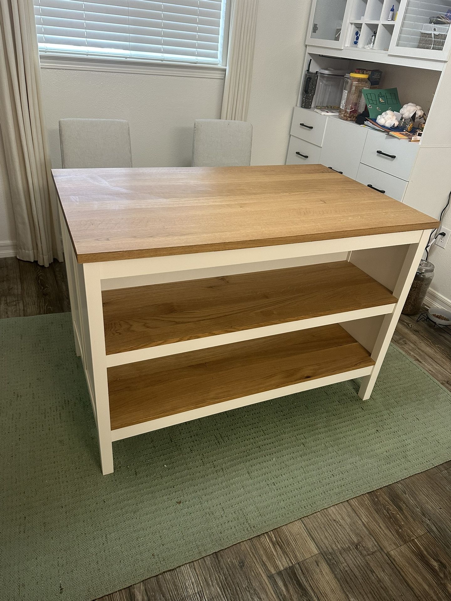Breakfast Nook / Island