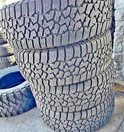 275 70 18 Falken tires Con 80% de Vida Las 4