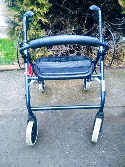 Nova walker w/ brakes