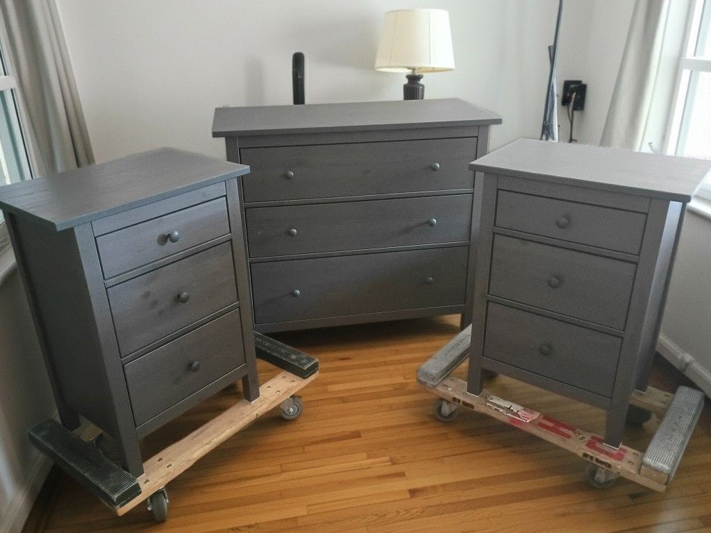 Dresser And 2 Nightstand Excellent Condition