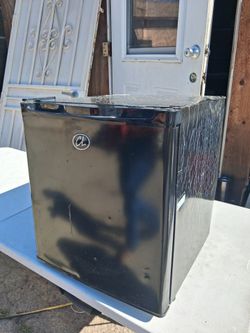 CL Black Mini Fridge