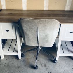 Beautiful Almost New Desk And Chair