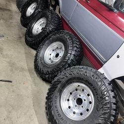 (5) Yokohama Geolander MT's 35x12.5-15 with Ford Alcoa Wheels