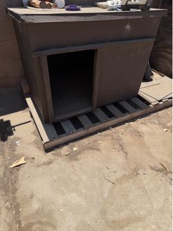 Large wood dog house (free)