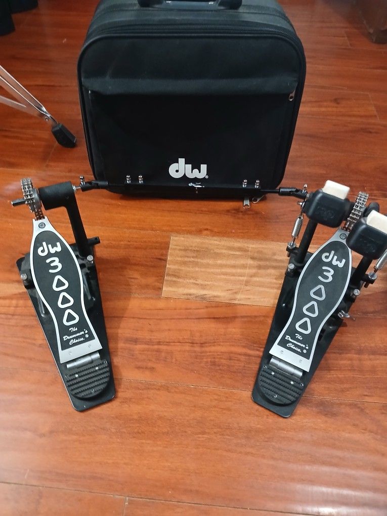 DW 3000 Double Bass Pedals With Case In Brand-New Condition 