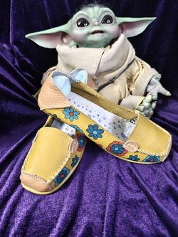 Floral Stitch Handmade Yellow Leather Loafers - Size 10