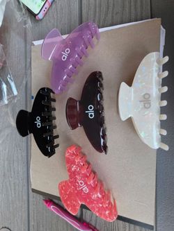 Alo hair clips