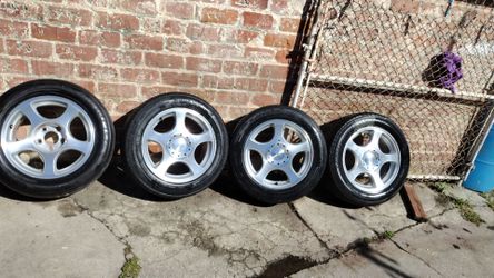 Wheels and tires for Ford Mustang