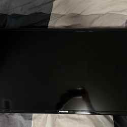 Samsung HD TV with Wall Mount