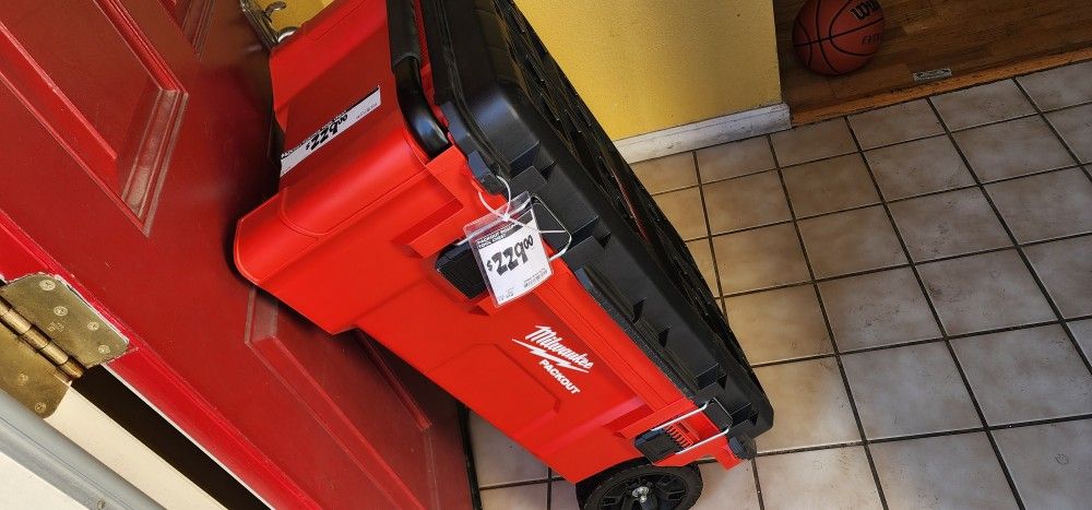 Milwaukee PACKOUT 38INCH ROLLING TOOL BOX 