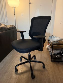 Black Mesh Office Chair with Armrests