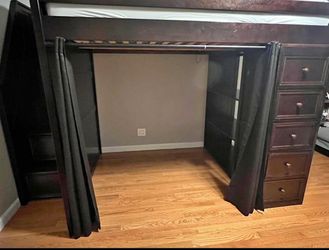 Bunk bed wit curtain for privacy