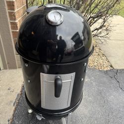 Smokey Mountain Cooker Smoker in Black with Cover and Built-In Thermometer 14 inch NEW